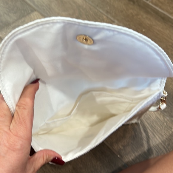 Two Straw purse with wood handles and small white crossbody straw purse - Picture 11 of 12